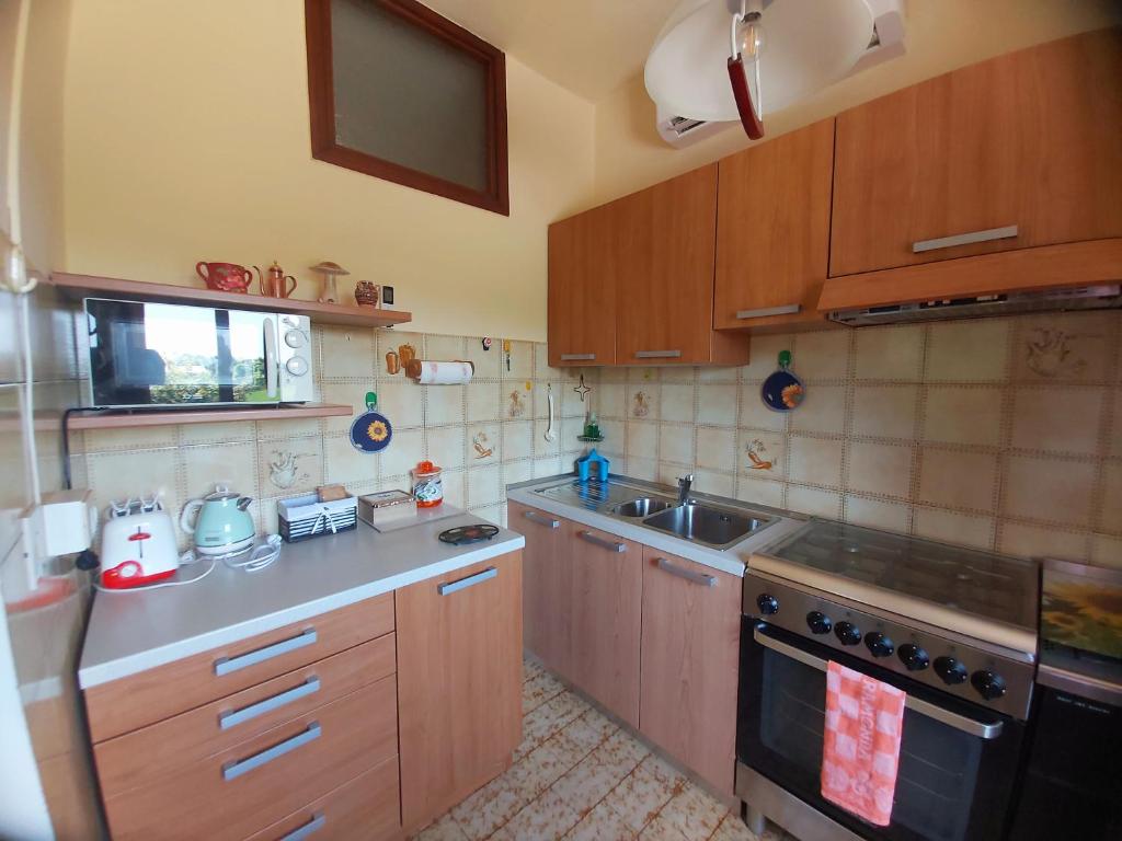 Cucina completamente attrezzata
